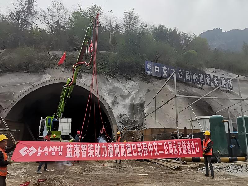 LHP40B轮式湿喷机械手助力渝湘高速巴彭段永安隧道建设