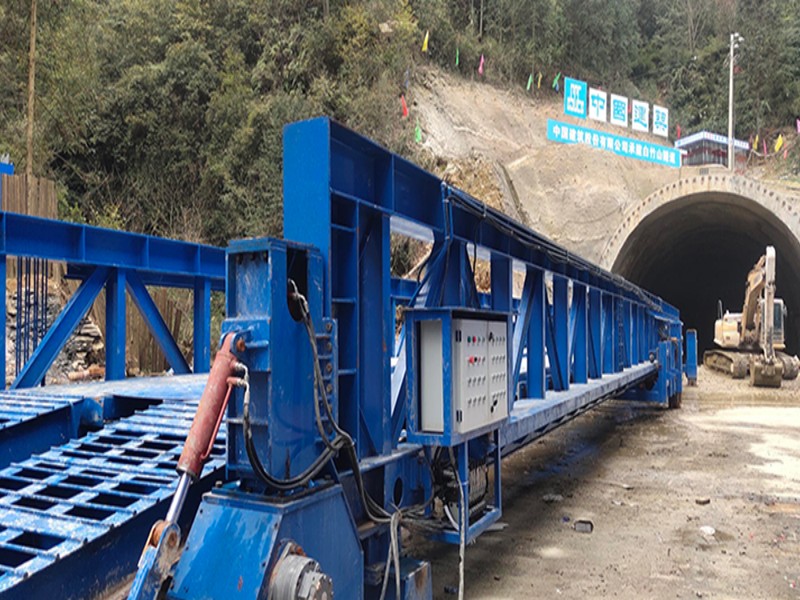 移动栈桥助力雷榕高速白竹山隧道建设