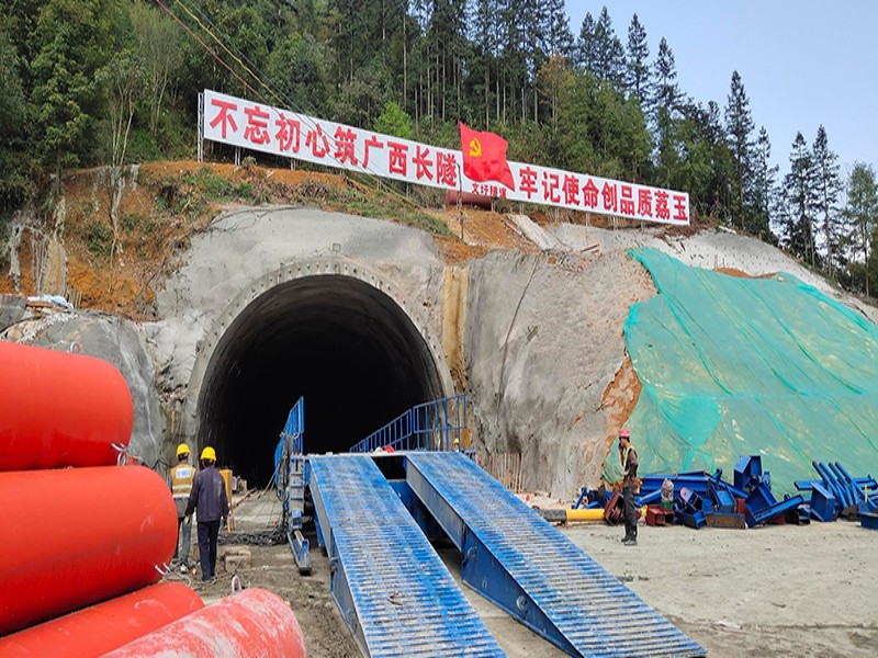 LTYQ12B移动栈桥助力广西长隧文圩隧道建设